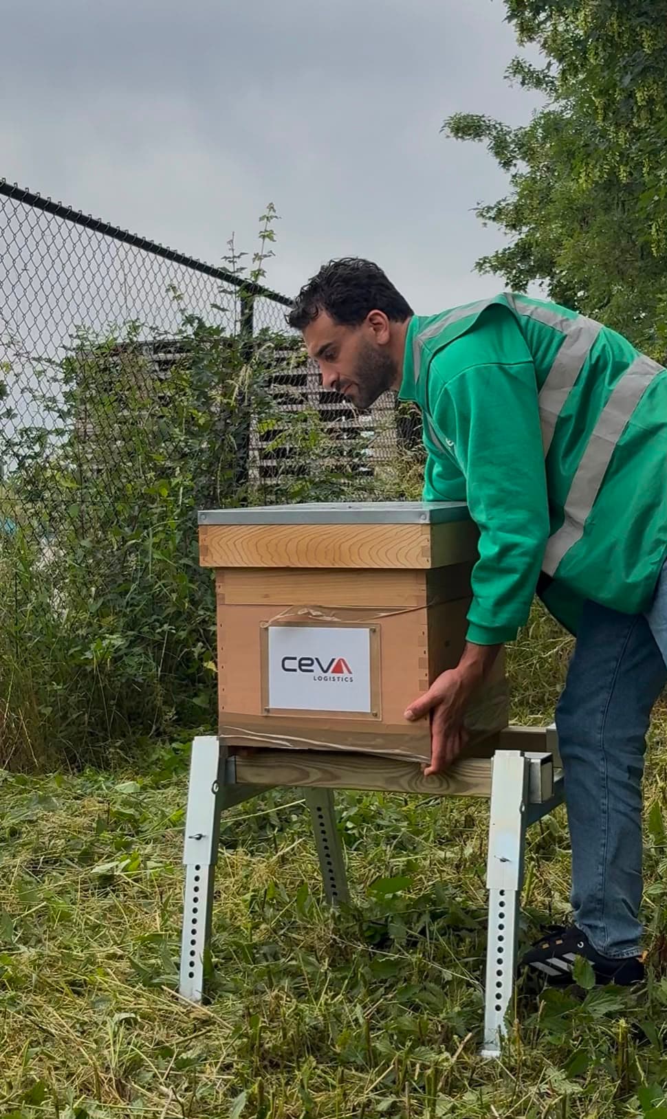 Bijenkasten geplaatst bij CEVA Logistics 1